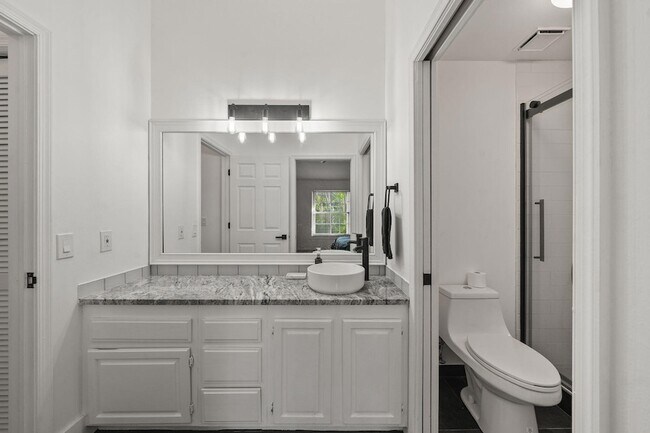 Building Photo - 465 Goldenwood Way