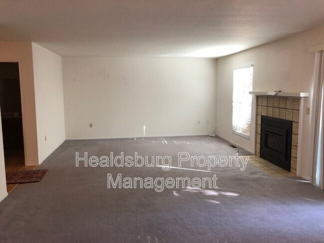 Building Photo - 1304 Foothill Dr