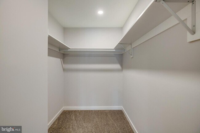 Building Photo - 9003 Fox Lair Dr