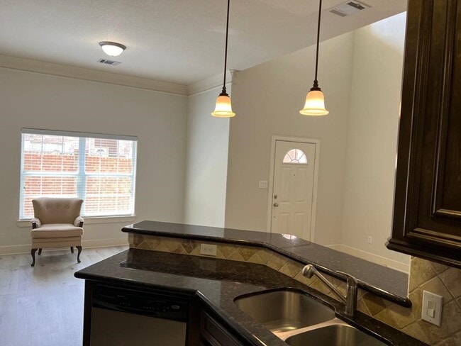 Building Photo - 2865 Westhollow Dr