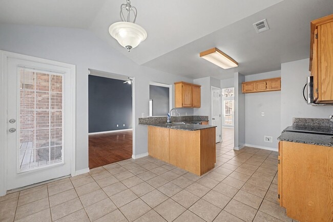 Building Photo - This home is a perfect blend of comfort and convenience, offering a lifestyle that is hard to res...