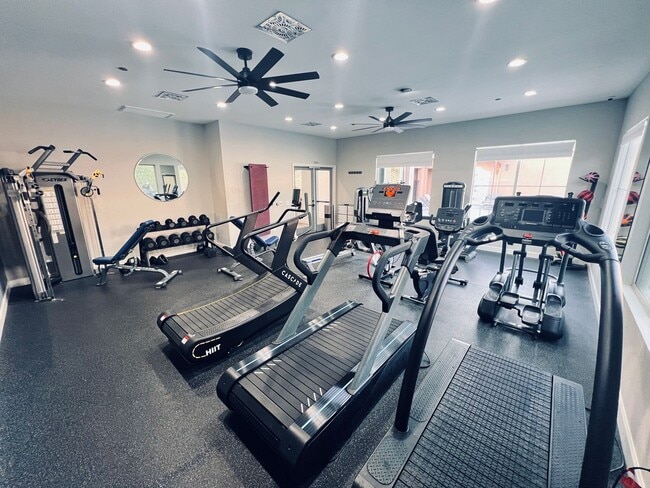 Building Photo - One bedroom one bathroom Carmel Point condo