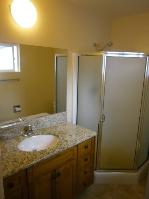 Building Photo - Single Story Home 4 bedroom + Enclosed pat...