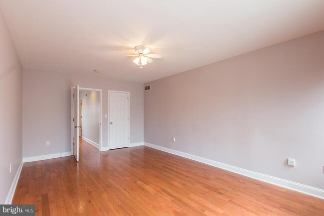 Building Photo - 1026 Dorrance St