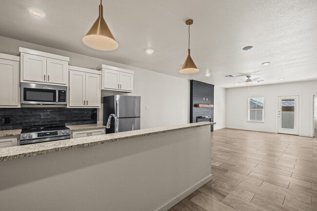 Building Photo - Brand new townhomes in Iron Horse!