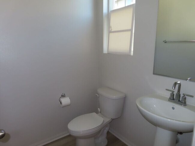 Building Photo - 40585 Melrose Dr