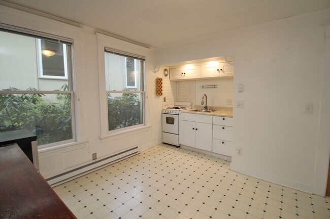 Building Photo - 4826 NE 14th Pl