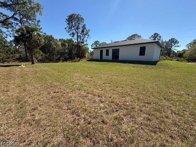 Building Photo - 1037 Barcelona St E