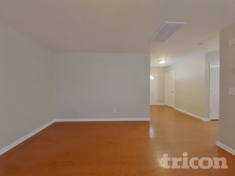 Building Photo - 9425 Macquarie Ln