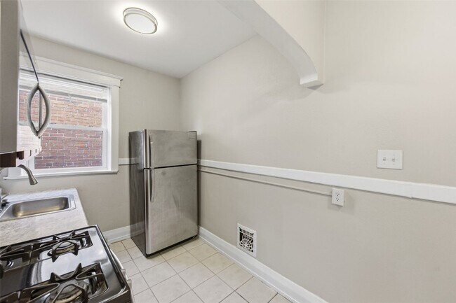 Building Photo - 4162 Shenandoah Ave