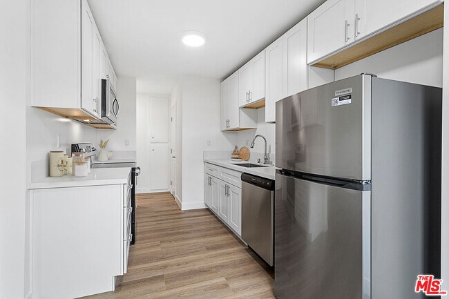 Building Photo - 517 N Francisca Ave