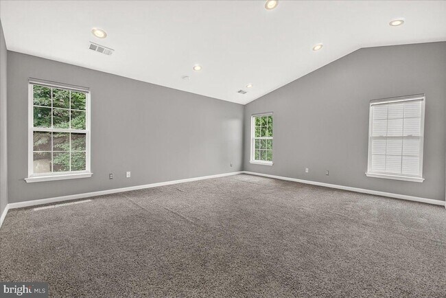 Building Photo - 6455 Saddlebrook Ln
