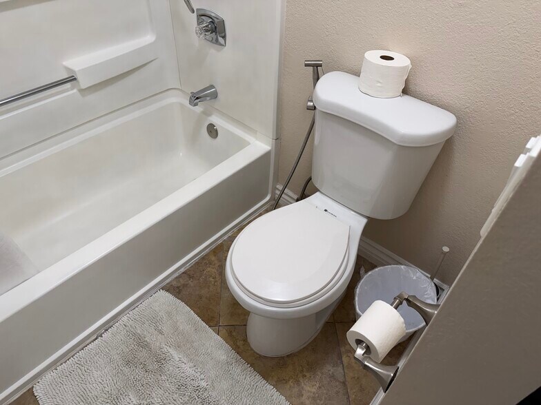 Building Photo - 8889 Caminito Plaza Centro