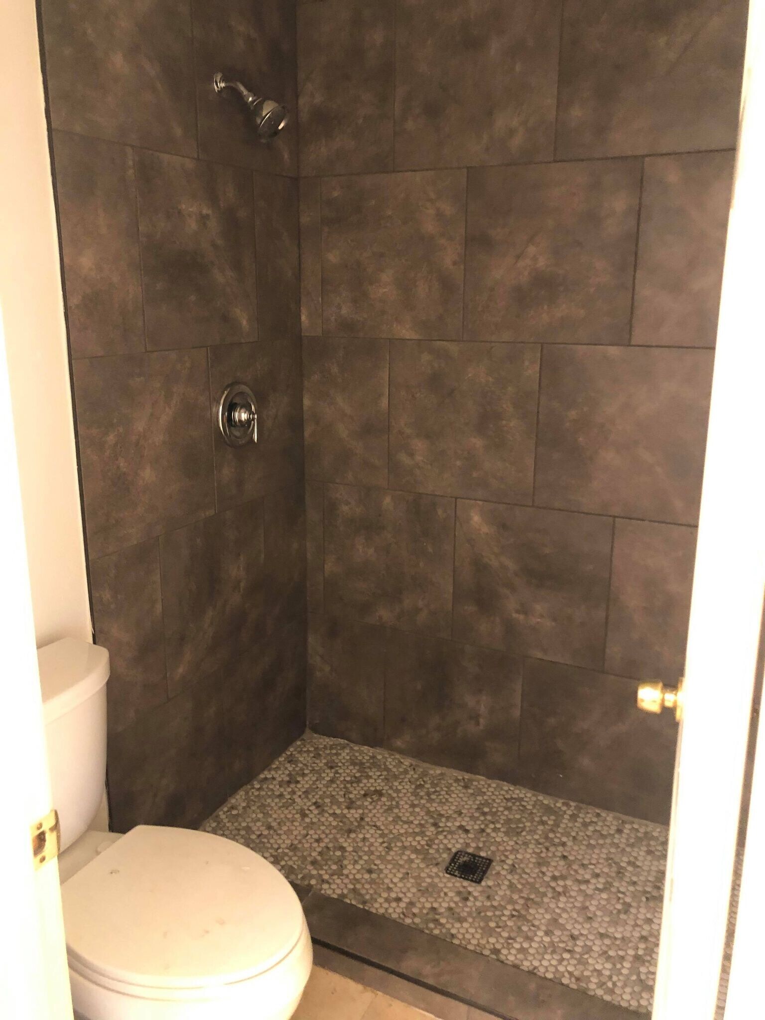 Shower and toilet room of the full bathroom - 9594 Easter Way