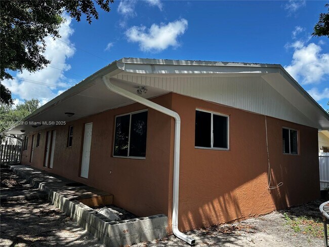 Building Photo - 566 NW 95th St