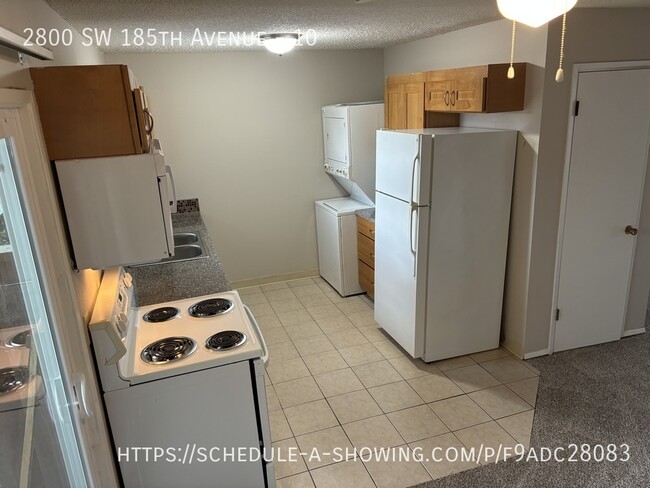 Building Photo - 2br Downstairs Unit w/W&D, Water, Sewer & ...