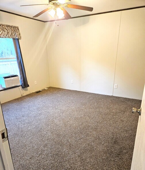 Primary bedroom - 2818 Jacob Ave