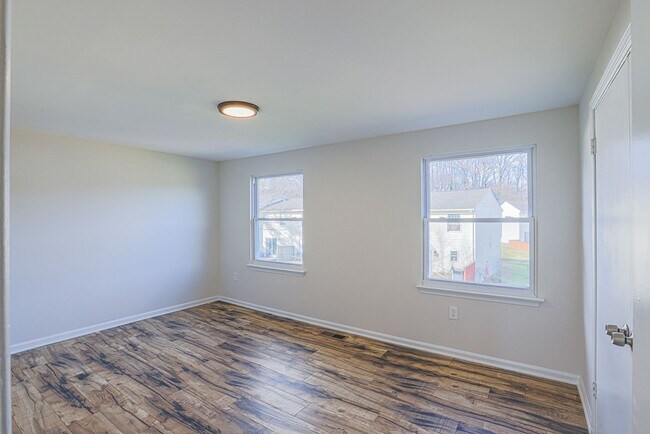 Building Photo - 14 Luffing Ct