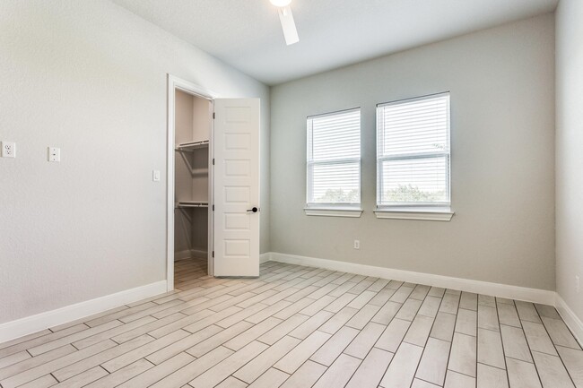 Building Photo - 2916 Hi Mesa