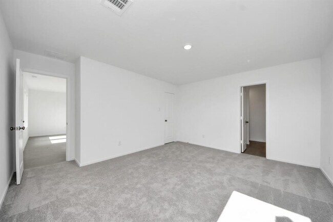 Building Photo - 25524 Roy Rogers Rd