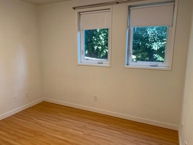 Building Photo - North Capitol Hill Garden Unit- 2 bedroom ...