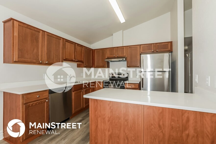 Building Photo - 921 S Val Vista Dr