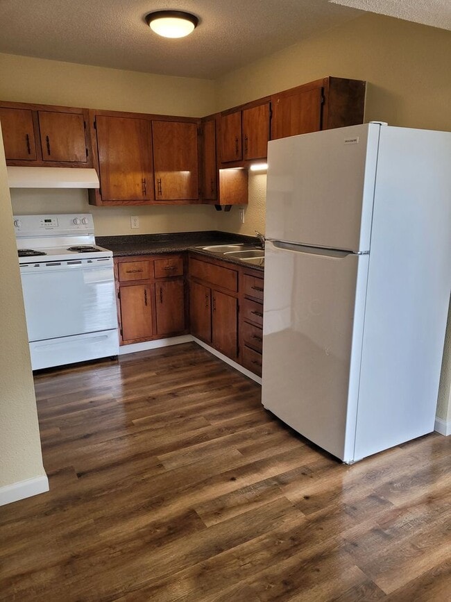 Building Photo - Greenville Apartments