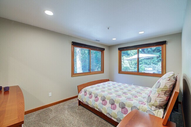 Building Photo - 4bd/3ba Sammamish House