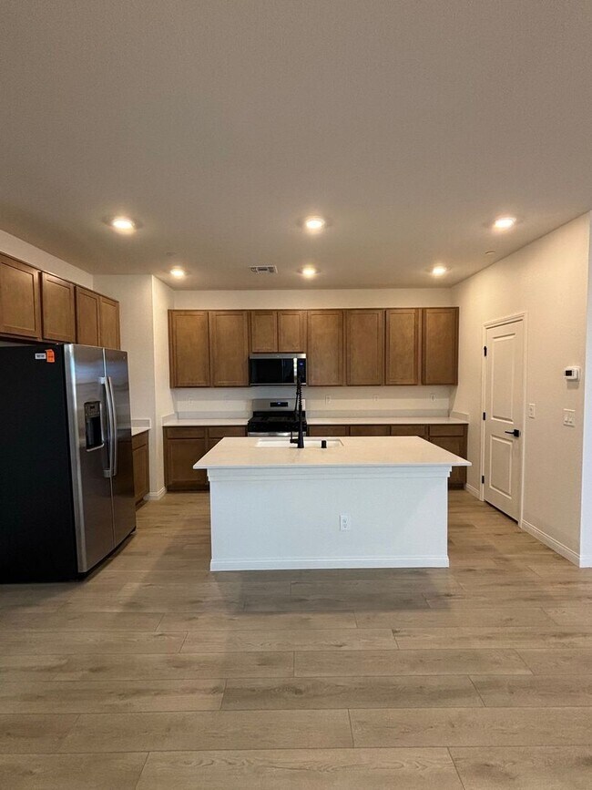 Building Photo - New Construction Beauty in Inspirada with 3 Bed 2.5 Bath, Loft & Open Layout