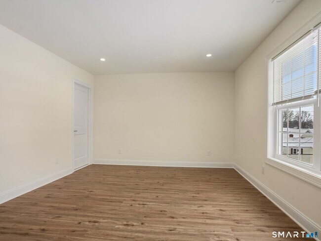 Building Photo - 6 Beacon Square