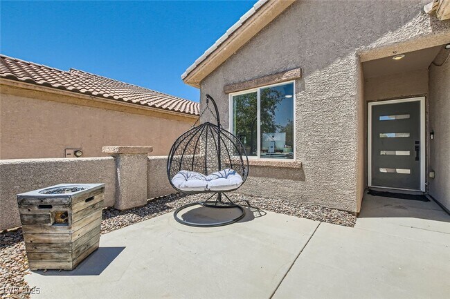Building Photo - 2724 Mintlaw Ave