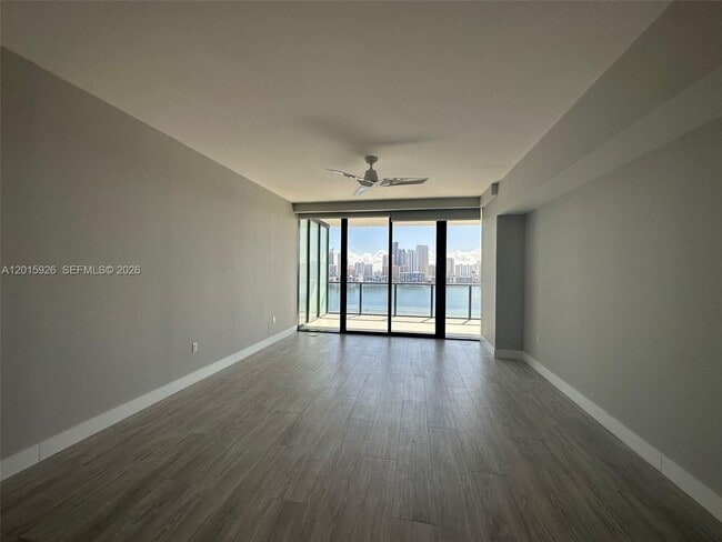 Building Photo - 5000 Island Estates Dr