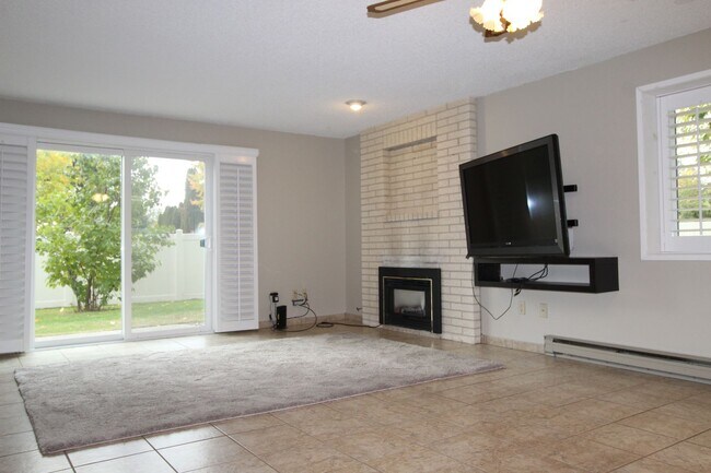 Building Photo - 7878 N Wilding Dr