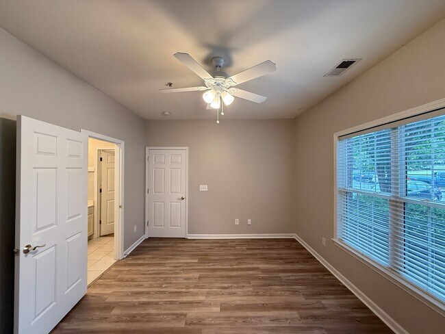 Building Photo - 6941 Hanesbrook Cir