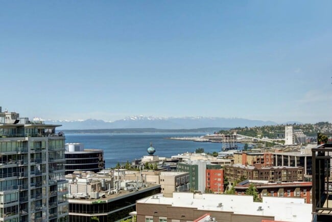 Building Photo - 2911 2nd Ave