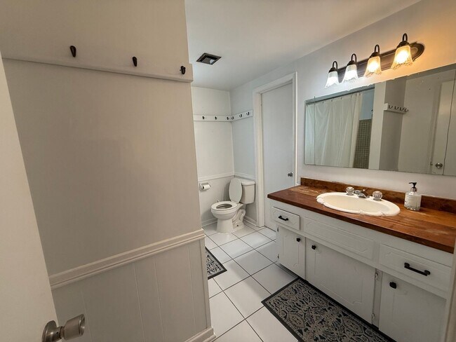 Building Photo - Spacious 4BR House in Tulsa