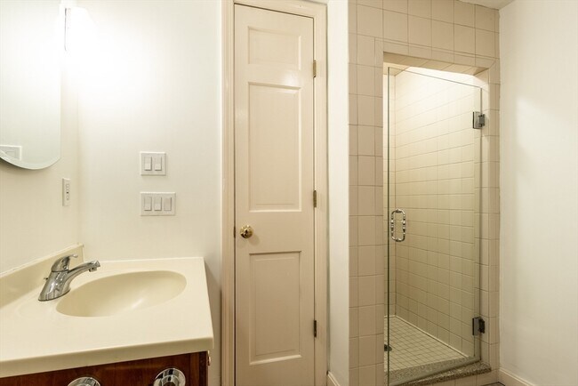 Building Photo - 3 Appleton St