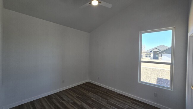 Building Photo - 1011 N Carol Ave