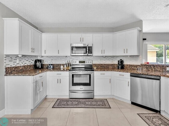 Building Photo - 16418 Sapphire St