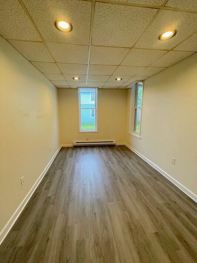 Building Photo - 334 Ann St