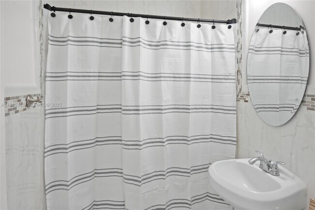 Building Photo - 1310 SW 76th Ave