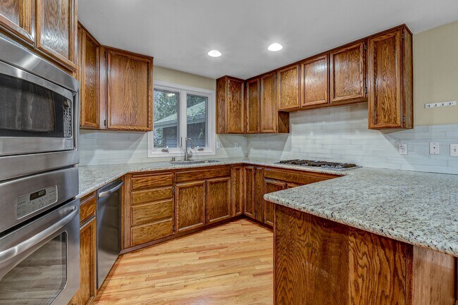 Building Photo - 3635 211th Pl NE