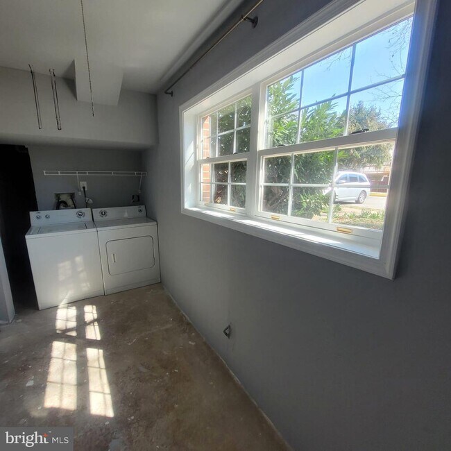 Building Photo - 10918 Pope St