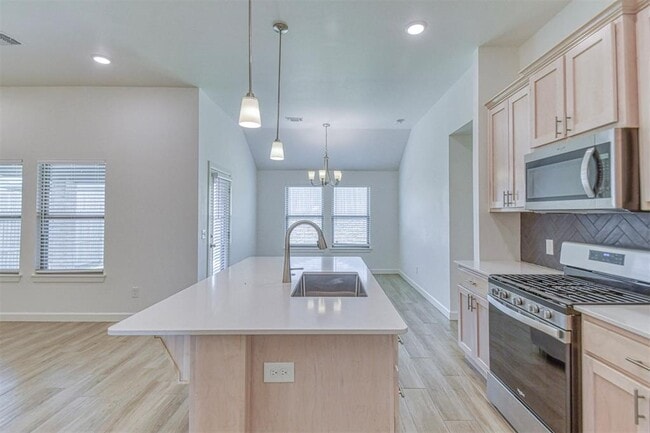 Building Photo - 2804 S Bowling Dr