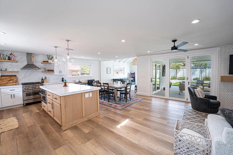 Building Photo - 2858 Drake Ave