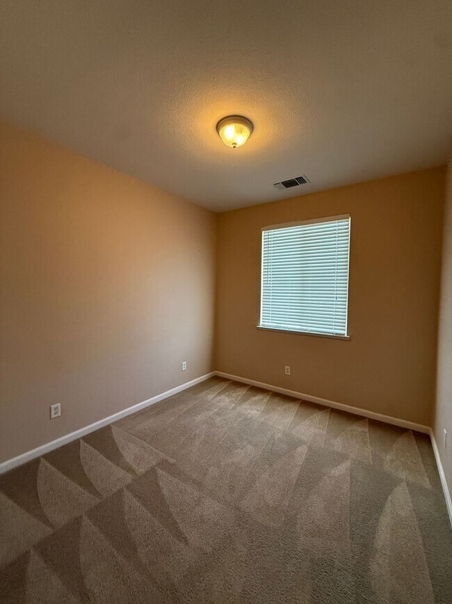 Building Photo - 3 Bed | 2.5 Bath | 1345 SF |  2 Car Garage | Two Story | Tenant pays $175 for WS&G