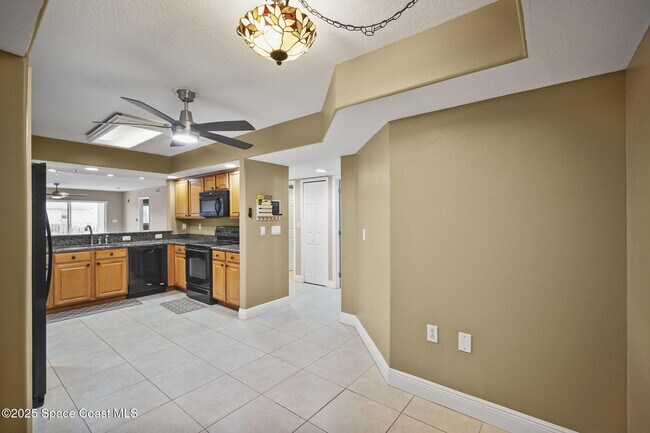 Building Photo - 551 Casa Bella Dr