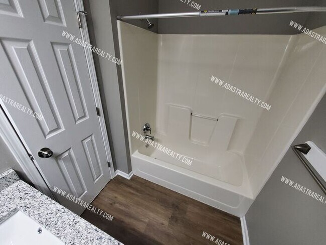 Building Photo - Gorgeous Modern Shawnee Townhome!! So much...