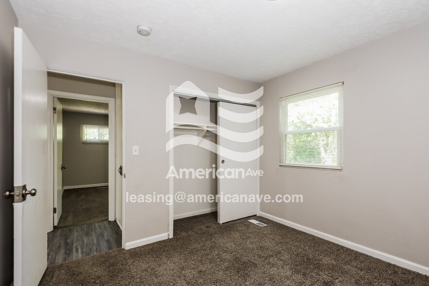 Building Photo - 3907 Larkspur Dr