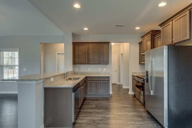 Building Photo - AVAILABLE NOW!    Beautiful 4 / 2 home in Fairview Station, completely refreshed and ready for yo...